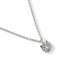 Colgante de oro blanco con diamante talla brillante y orla de diamantes con engaste invisible