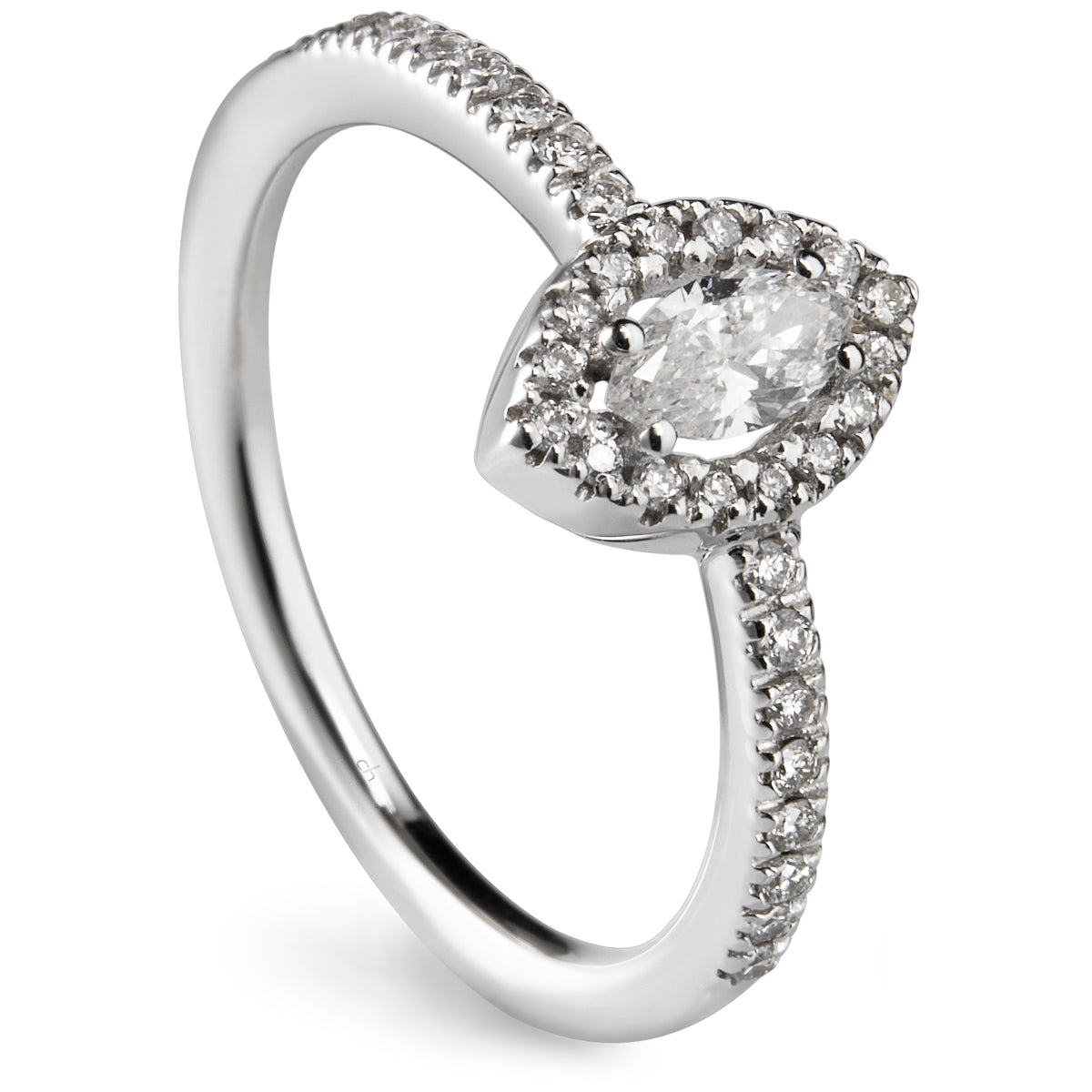 Sortija de oro blanco con diamantes talla brillante y diamante central talla Marquise