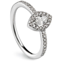 Sortija de oro blanco con diamantes talla brillante y diamante central talla Marquise