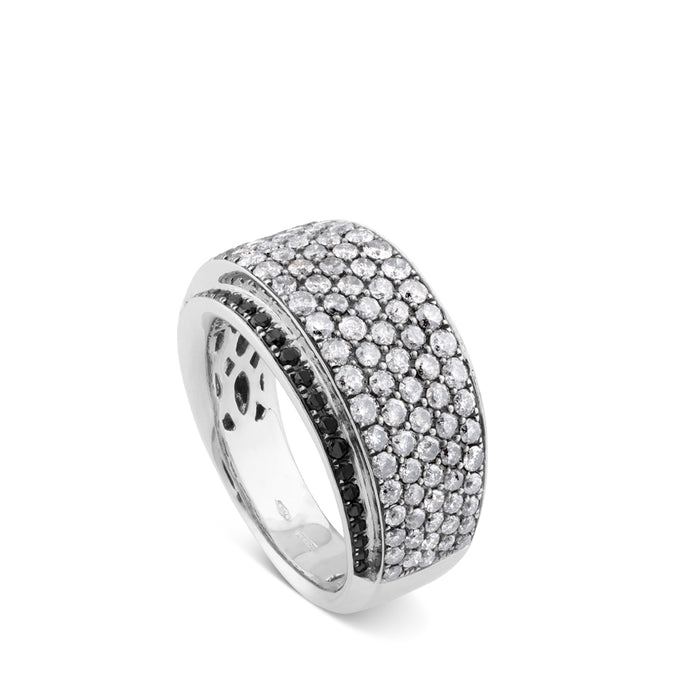 Sortija de oro blanco ancha con diamantes ice y negros