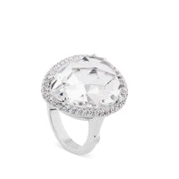 Sortija de oro blanco con topacio blanco talla marquise y orla de pavé de diamantes