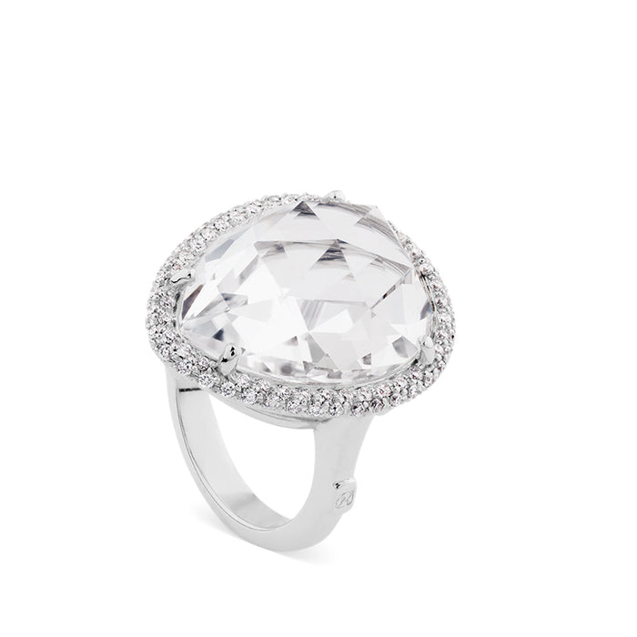 Sortija de oro blanco con topacio blanco talla marquise y orla de pavé de diamantes