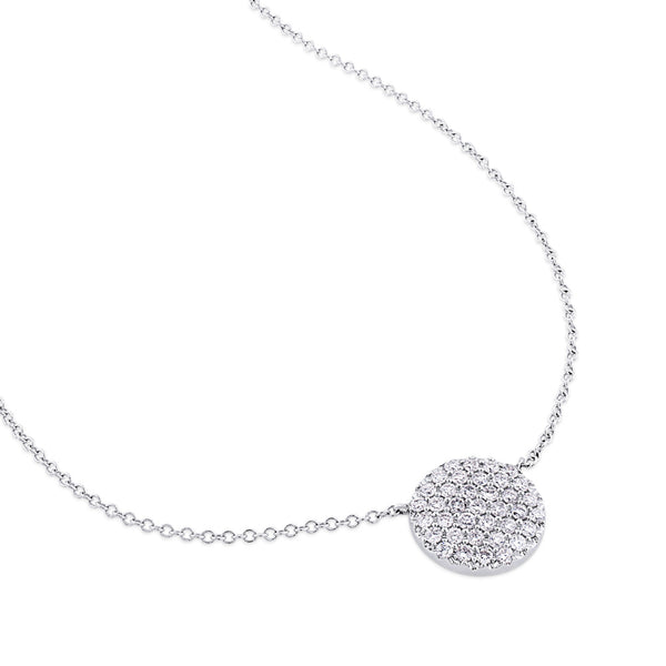 Colgante de oro blanco con círculo de pavé de diamantes