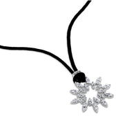 Colgante de oro blanco en forma de sol de pavé de diamantes