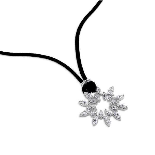 Colgante de oro blanco en forma de sol de pavé de diamantes