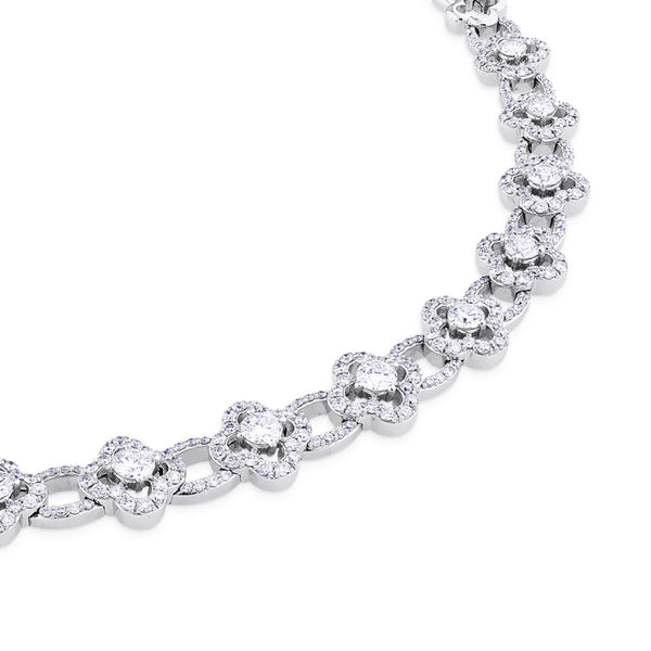 Collar de oro blanco con flores de diamantes