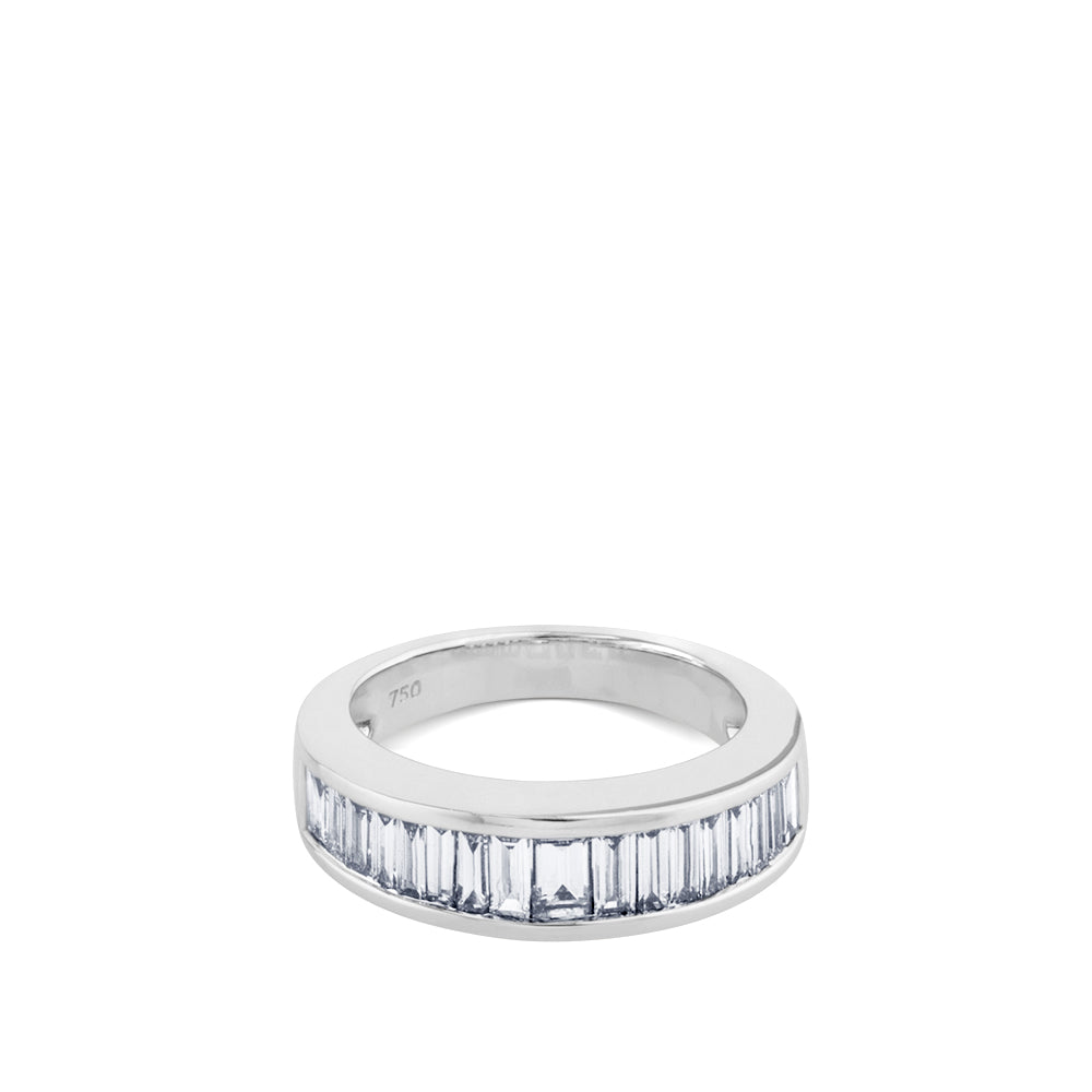 Media alianza de oro blanco  y diamantes en carril talla baguette de 1,18 quilates
