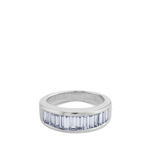 Media alianza de oro blanco  y diamantes en carril talla baguette de 1,54 quilates