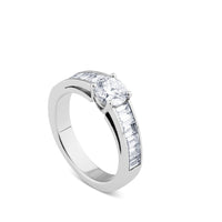 Anillo de compromiso oro blanco con brillante central y baguette laterales | Chocron_J3494SB