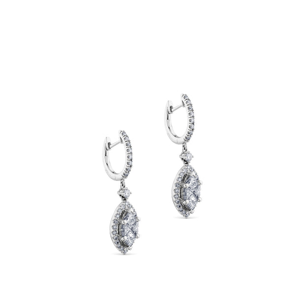 Pendientes largos de oro blanco con diamante talla marquise y orla de pavé de diamantes