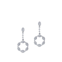 Pendientes largos de oro blanco y diamantes con terminación hexagonal de pavé de diamantes