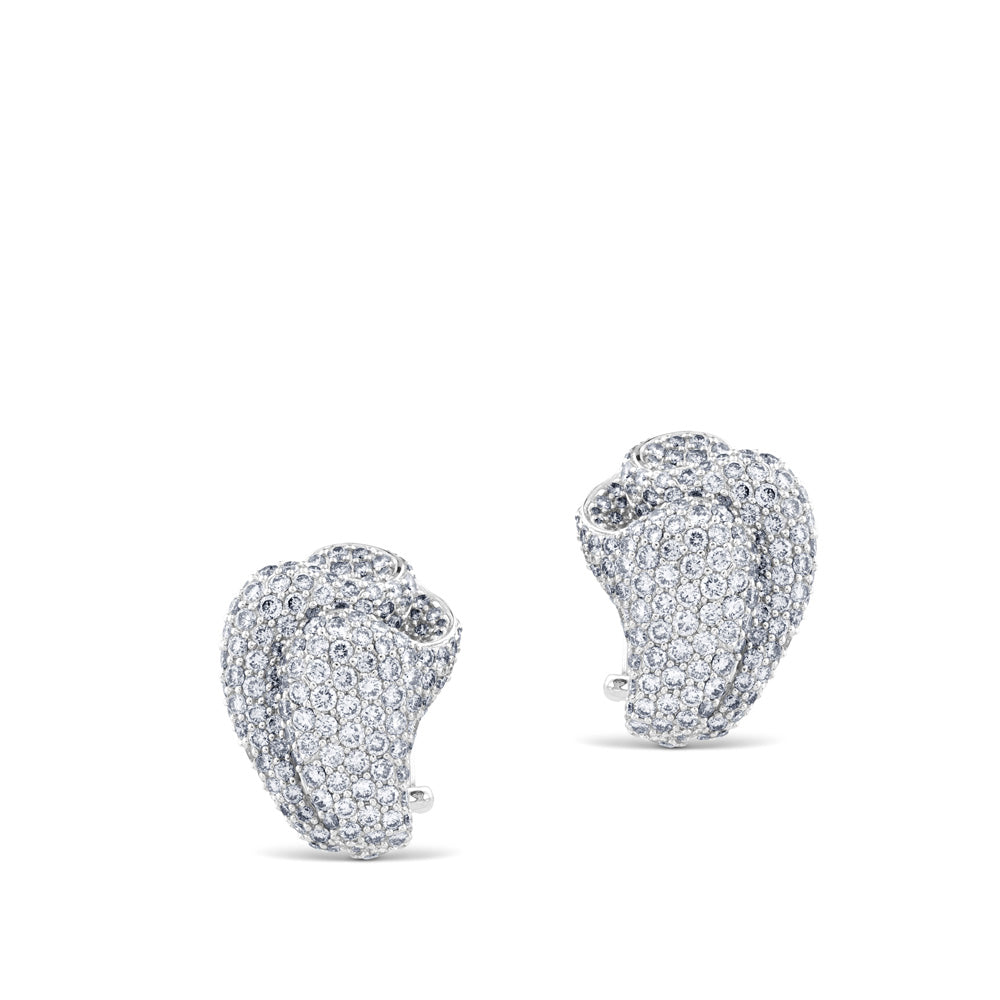 Pendientes de oro blanco con pliegue y pavé de diamantes