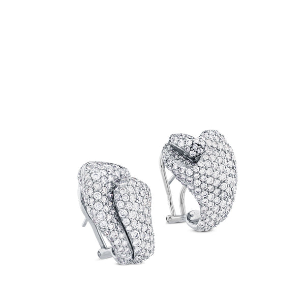 Pendientes de oro blanco con pliegue y pavé de diamantes