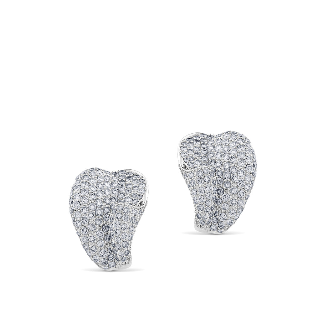 Pendientes de oro blanco en pliegue con pavé de diamantes