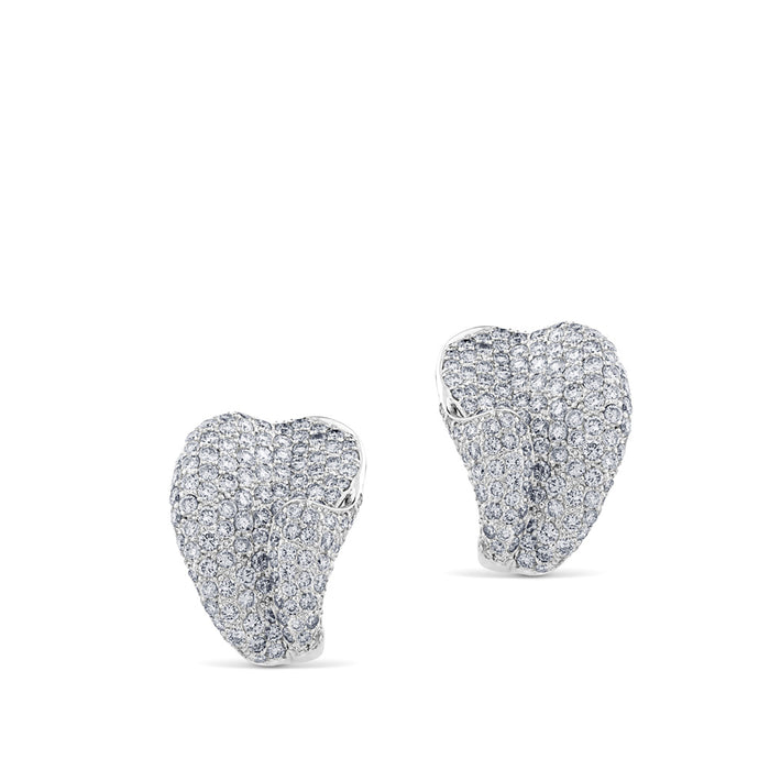 Pendientes de oro blanco en pliegue con pavé de diamantes