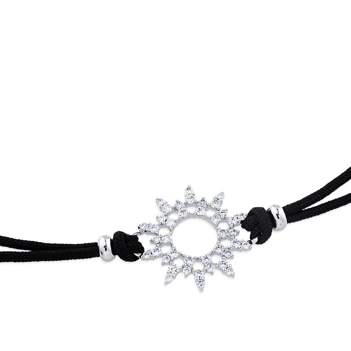 Pulsera de oro blanco y cordón negro con sol de pavé de diamantes