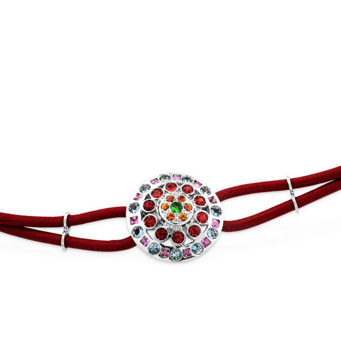 Pulsera de oro blanco con cordón rojo y círculo de cuarzos de colores