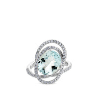 Sortija de oro blanco con aguamarina oval y pavé de diamantes