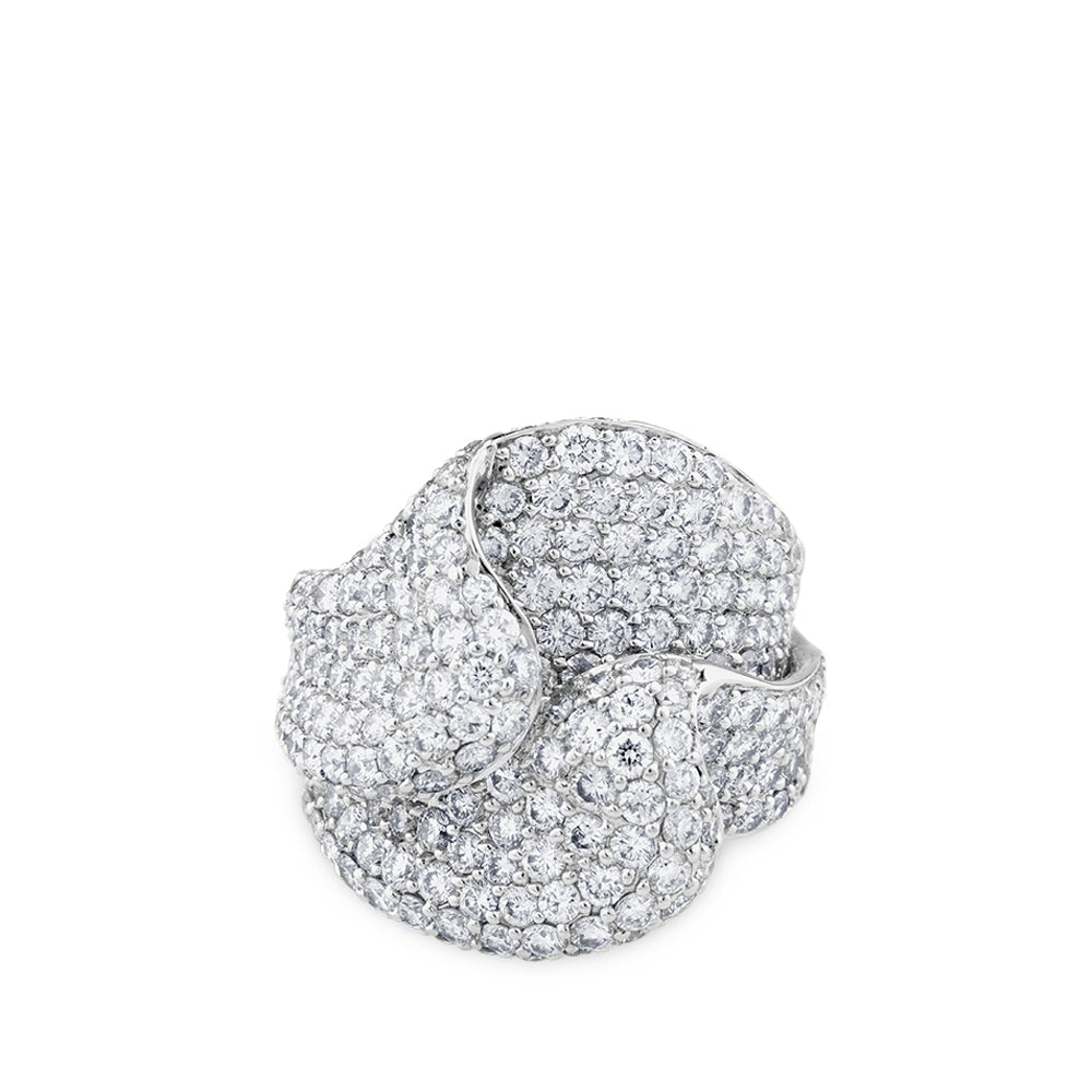 Sortija ancha de oro blanco con pavé de diamantes