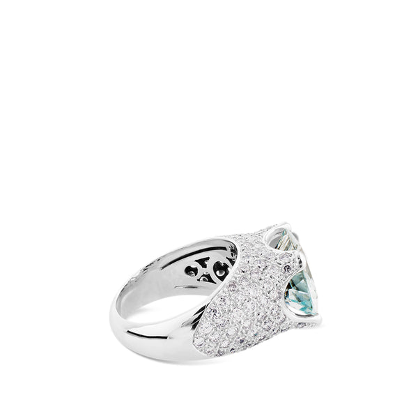 Sortija de oro blanco ancha con aguamarina oval y pavé de diamantes