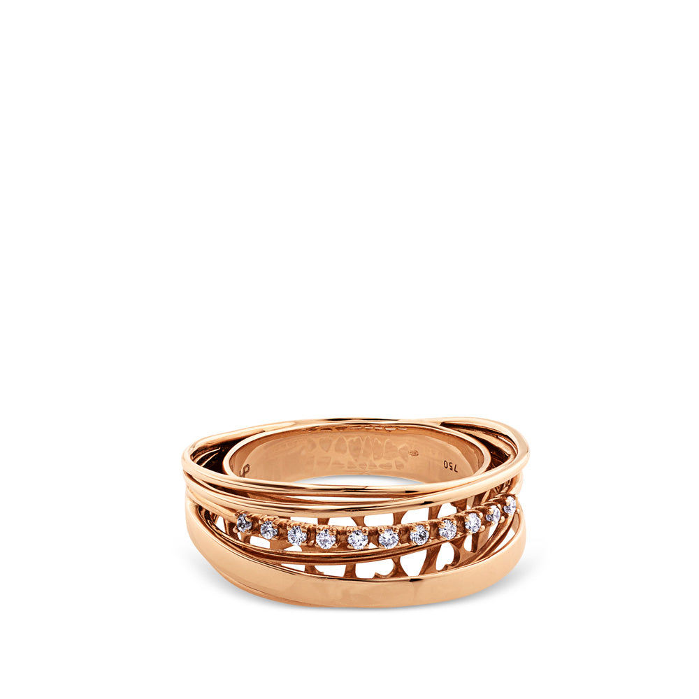 Sortija de oro rosa con hilera de diamantes en garra