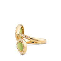 Sortija "tu y yo" de oro rosa con jade en talla marquise y orla de diamantes