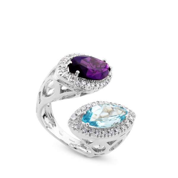 Sortija "tu y yo" de oro blanco con amatista y topacio azul en talla marquise y orla de diamantes