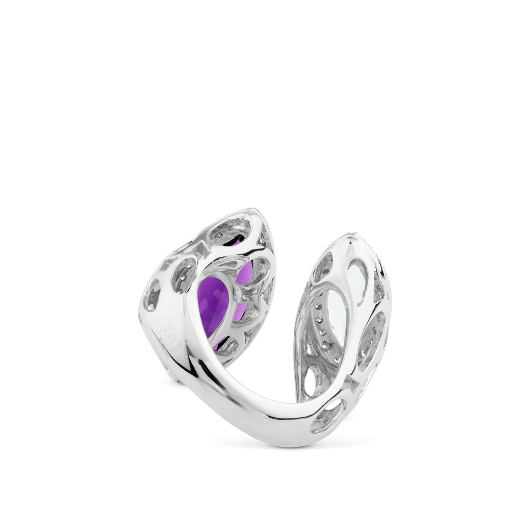 Sortija "tu y yo" de oro blanco con amatista y topacio azul en talla marquise y orla de diamantes