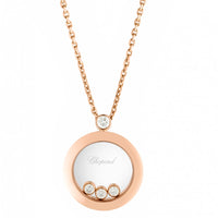 Colgante de oro rosa en forma de círculo y diamante fijo, y tres diamantes móviles entre dos cristales de zafiro.