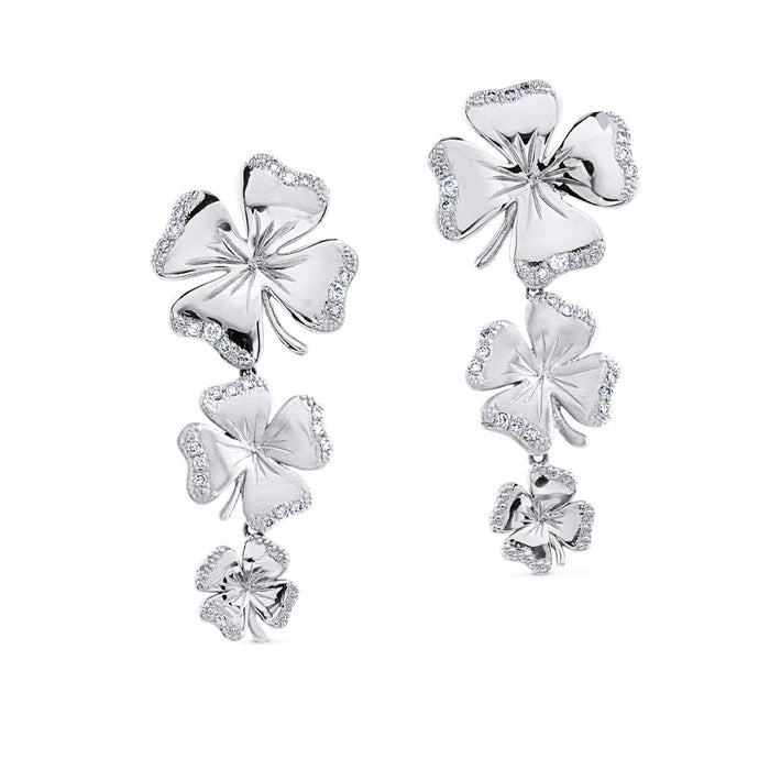 Pendientes "Clover" largos de oro blanco con diamantes
