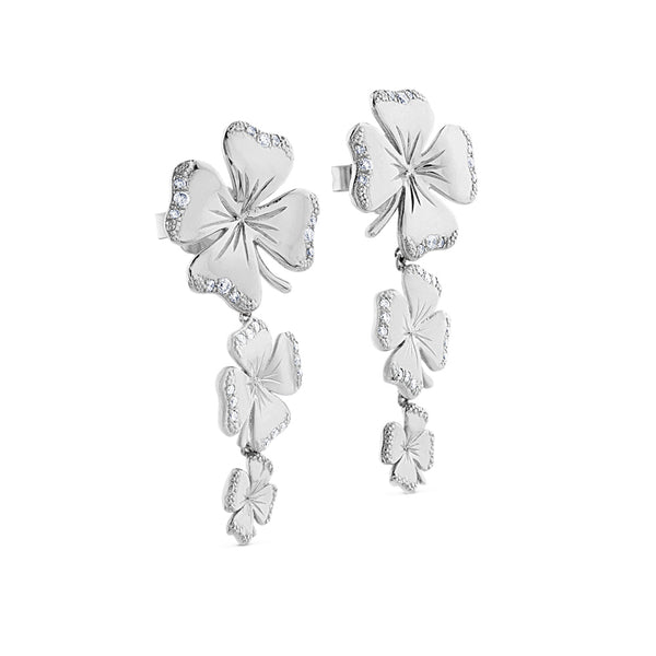 Pendientes "Clover" largos de oro blanco con diamantes