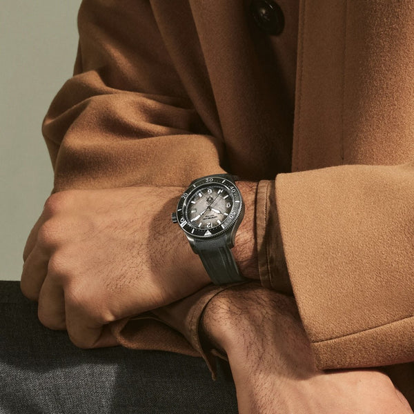 Montblanc_Iced_Sea_Automatic_Date_0_Oxygen_esfera_gris_41mm_vista_modelo_134017