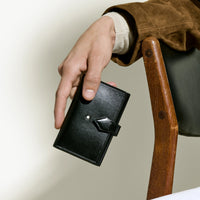 Montblanc_Meisterstuck_Portatarjetas_para_9_tarjetas_imagen_modelo
