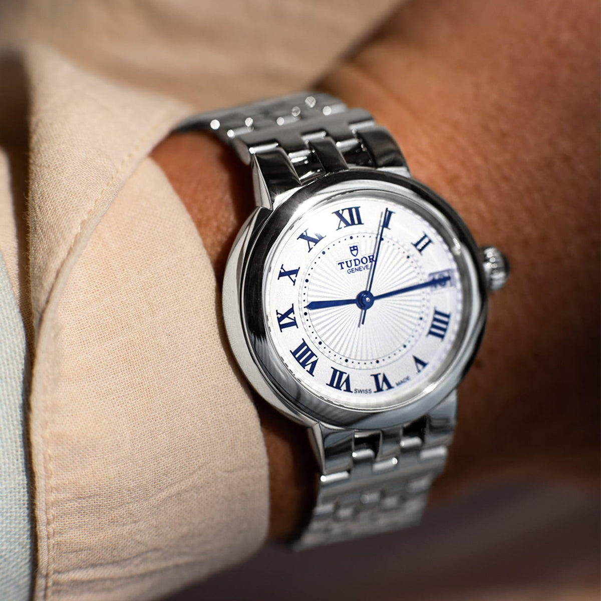 Tudor_Clair_de_Rose_esfera blanca_34mm_vista_modelo