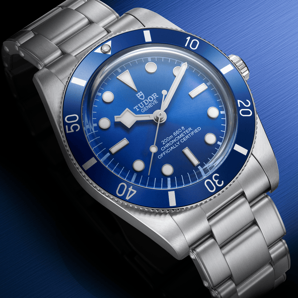 Tudor_Black_Bay_54_esfera_azul_37mm_fondo_azul