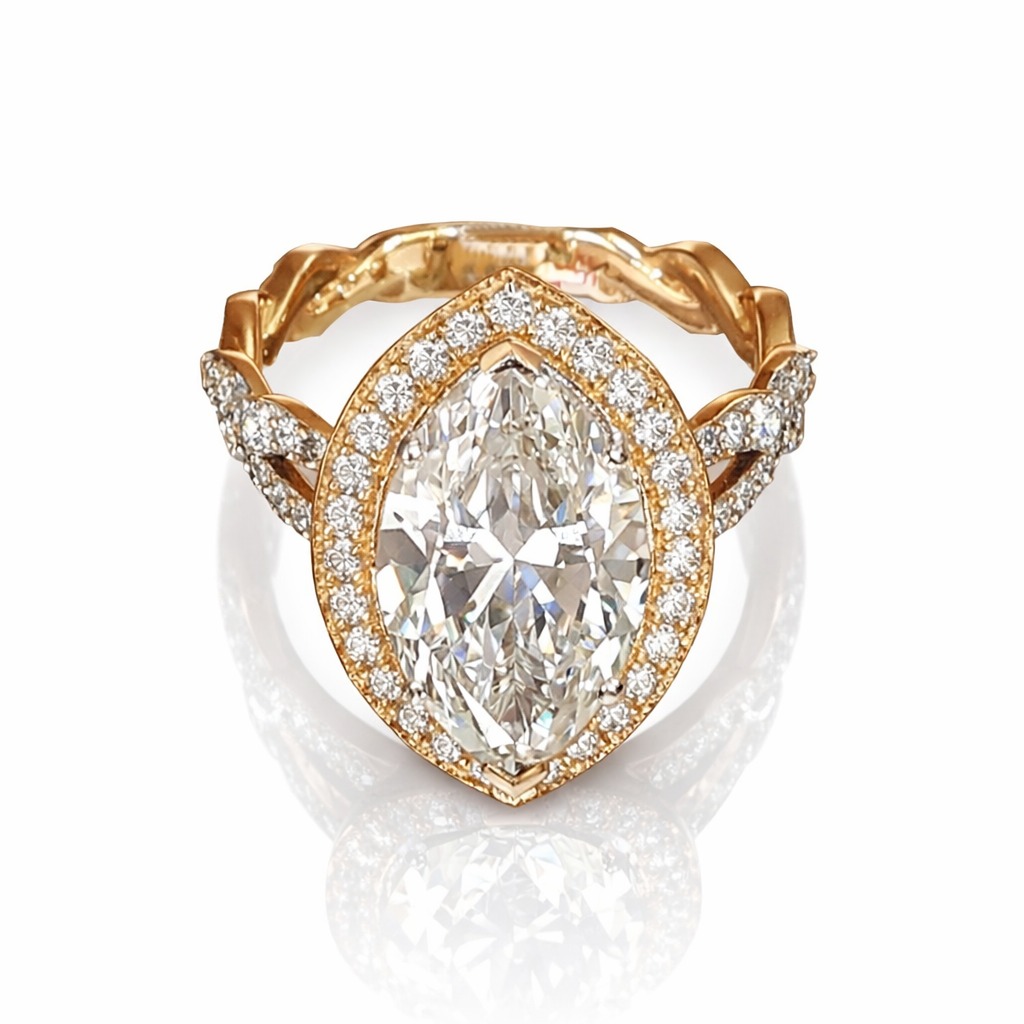 The_Solitario_sortija_de_oro_amarillo_con_diamante_central_5cts_talla_marquise_y_pavé_de_diamantes