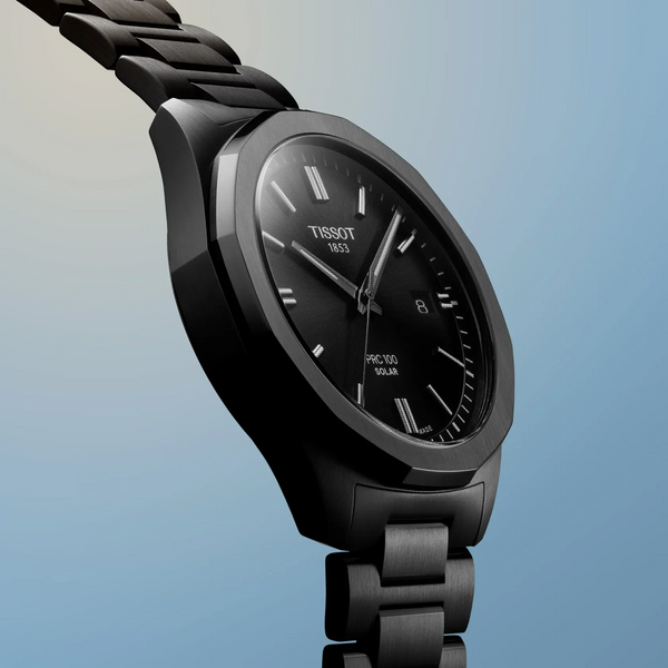 Tissot_PRC_100_Solar_esfera_negra_39mm_t1514223305100_vista_con_fondo_azul_cielo