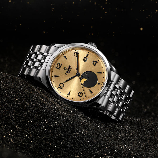 Tudor_1926_Luna_esfera_dorada_39mm_imagen_reloj_suelo_arena_negra