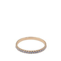 Media alianza de oro rosa con diamante talla brillante y diamantes en garra