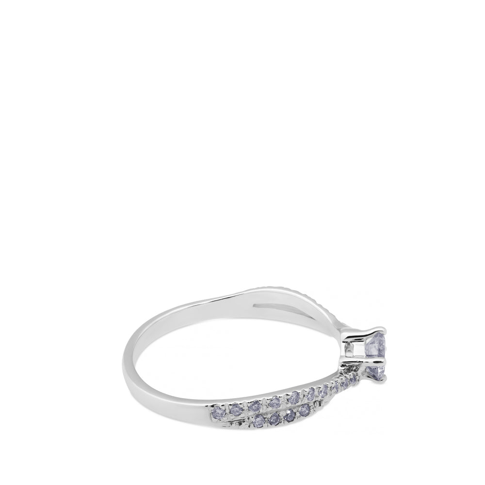 Solitario "María Catalina" de oro blanco con diamante central y pavé de diamantes en montura