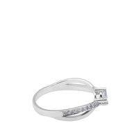 Solitario "Ana Catalina" de oro blanco con diamante central y pavé de diamantes en montura