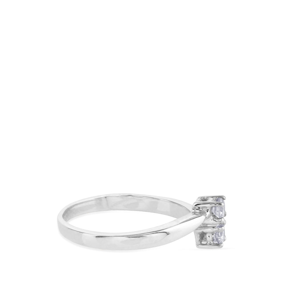 Sortija "tu y yo" de oro blanco con dos diamantes engastados en 4 garras