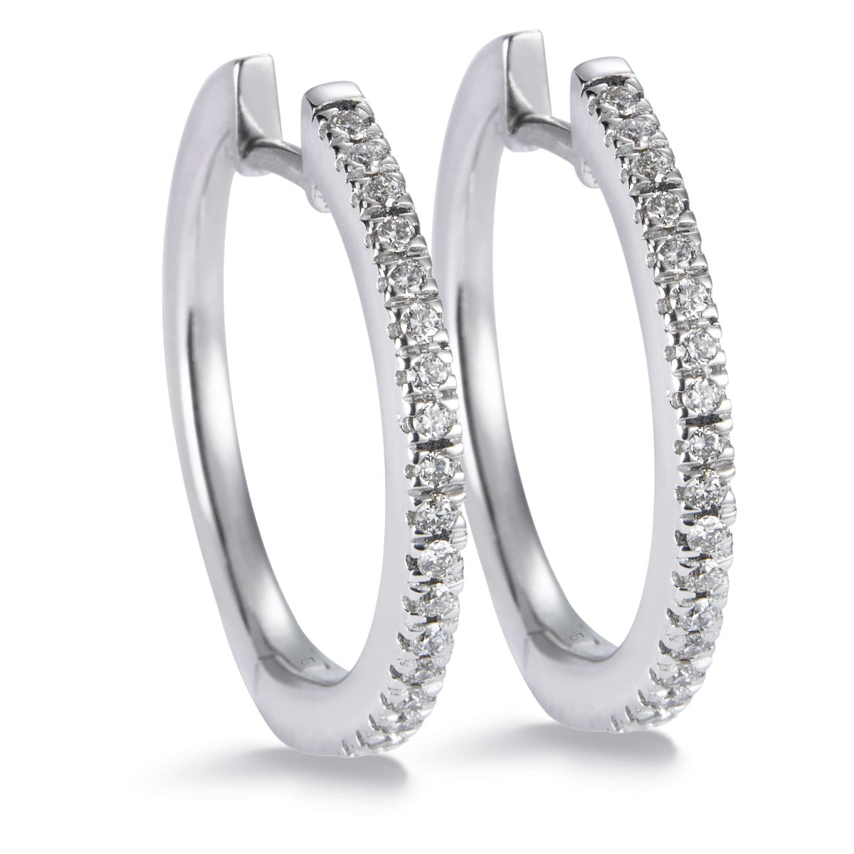Aros medianos de oro blanco con diamantes talla brillante- Ref J5296PB_Chocrón Joyeros