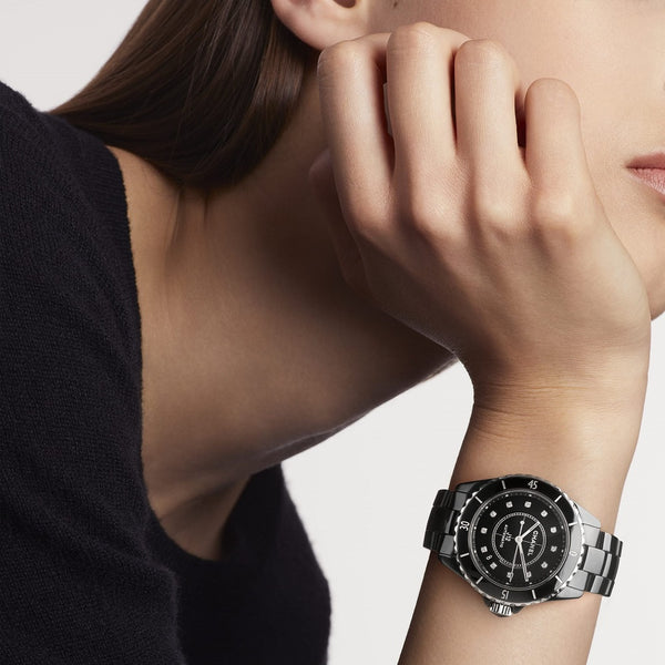 Chanel-j12-calibre-12.1-ceramica-negro-diamantes-vista-38mm-vista-modelo-h5702