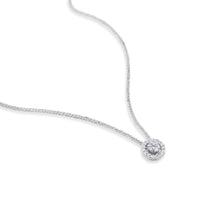 Colgante de oro blanco con círculo y orla de pavé de diamantes de 0,18 quilates