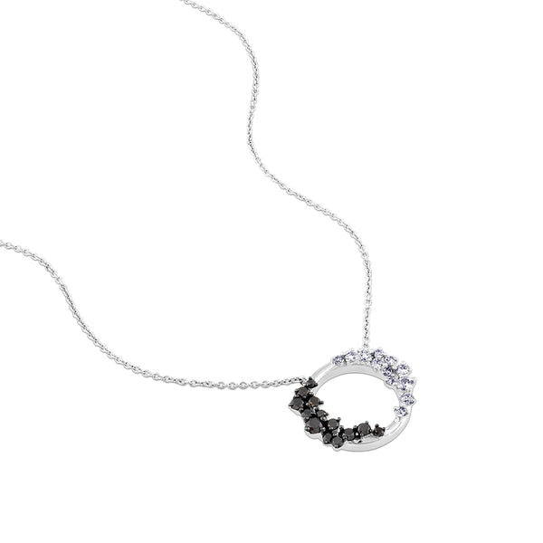 Colgante GeometriCh de oro blanco con círculo de diamantes blancos y negros