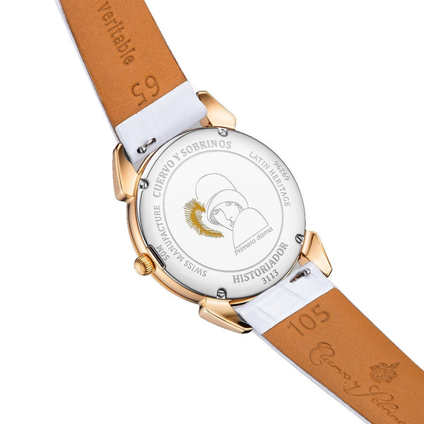 Cuervo_y_Sobrinos_primera_dama_dorado_esfera_blanca_correa_36mm_vista_posterior_chocron_joyeros_31137W