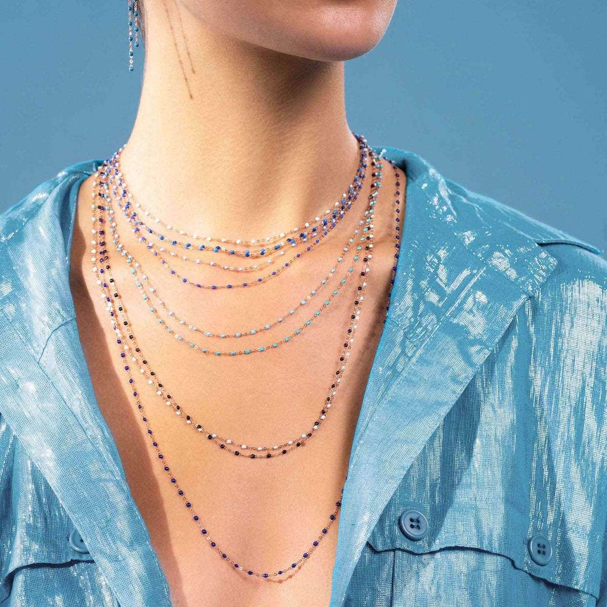 gigiclozeau-collar-classic-oro-amarillo-color-baby-blue-45cm-vista-modelo.html