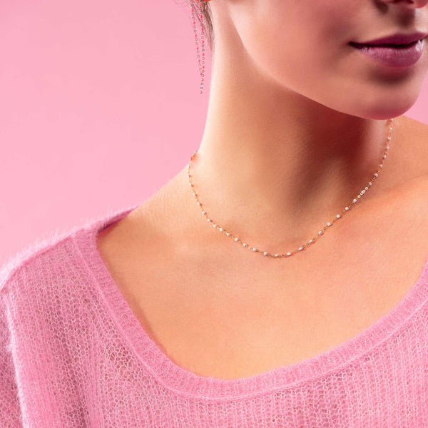 gigiclozeau-collar-classic-oro-amarillo-color-baby-pink-45cm-vista-modelo.html