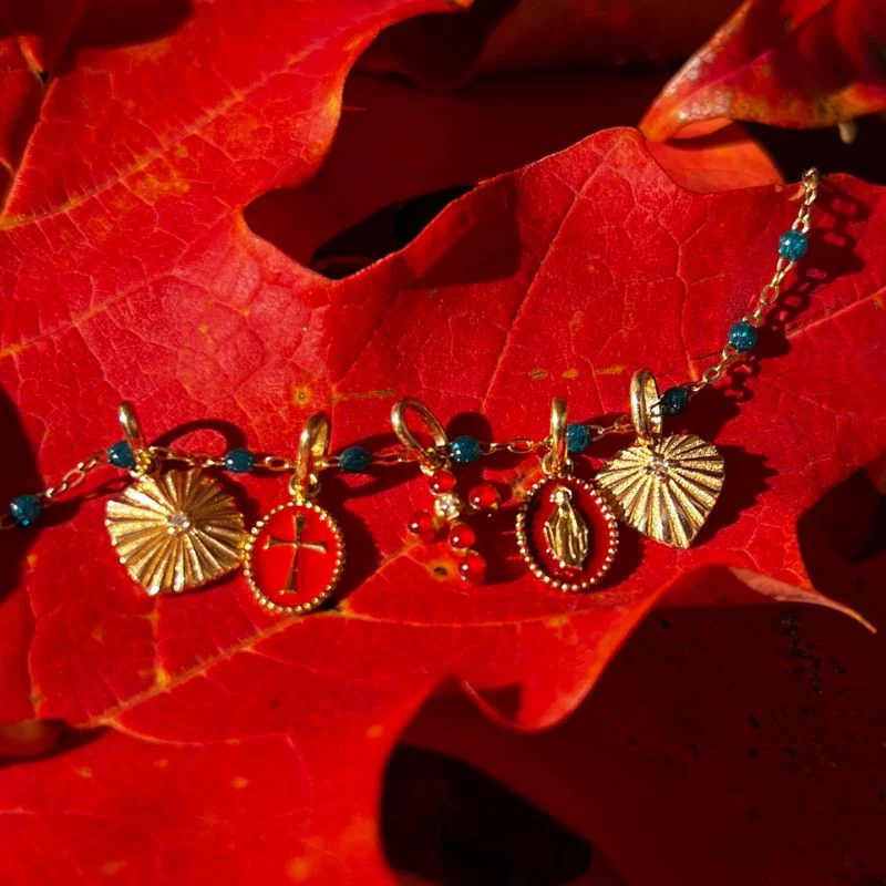 gigiclozeau_charm_LIGHT HEART_oro_amarillo_visa_con_mas_colgantes_J6363CHARM.jpg